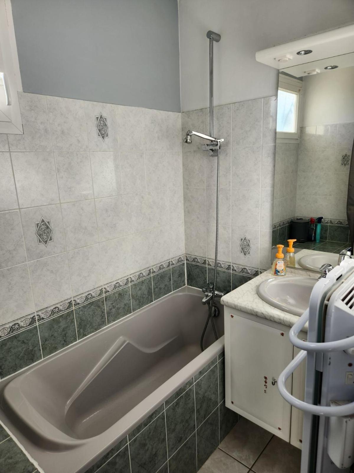Logement Cosy Au Coeur D'Oradour Bagian luar foto