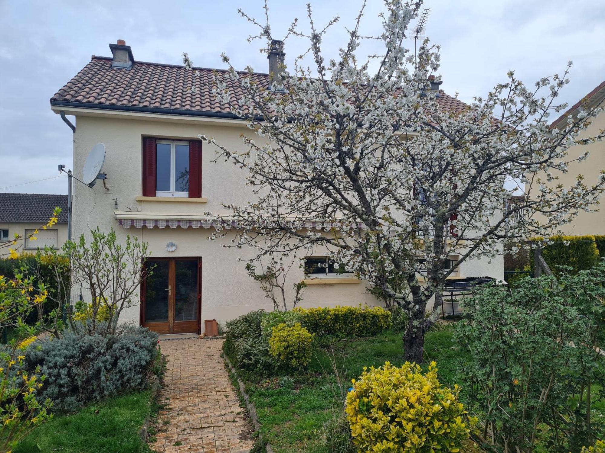 Logement Cosy Au Coeur D'Oradour Bagian luar foto